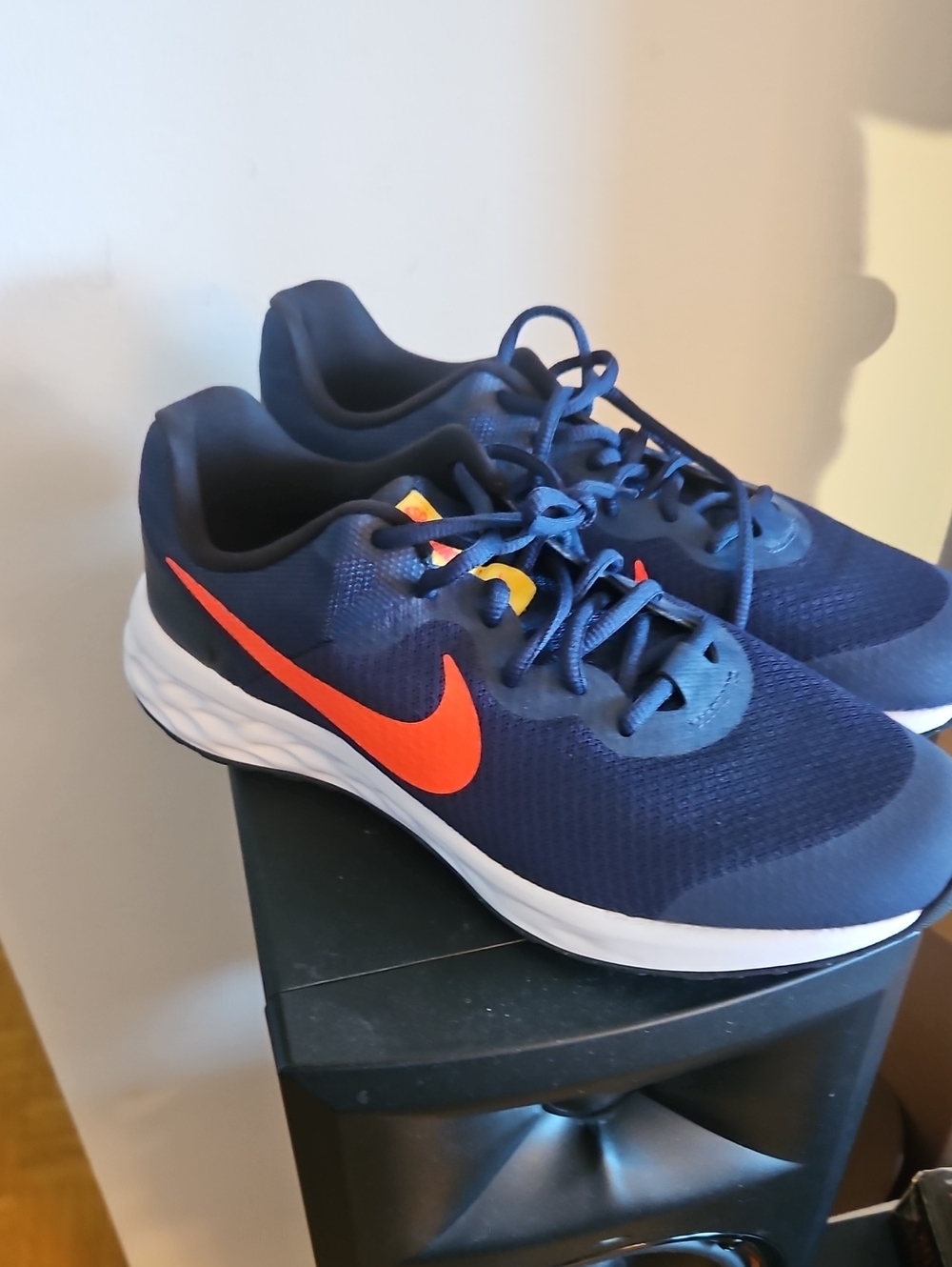 Nike Revolution 6 Mid